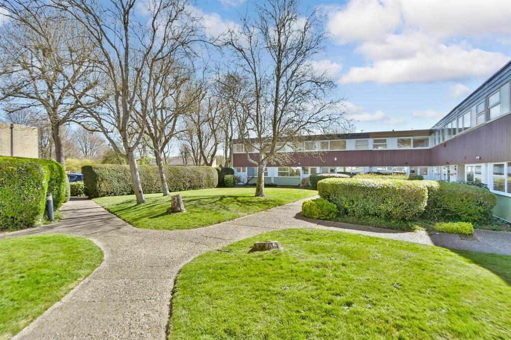 Main image of property: Punch Croft, New Ash Green, Longfield, Kent