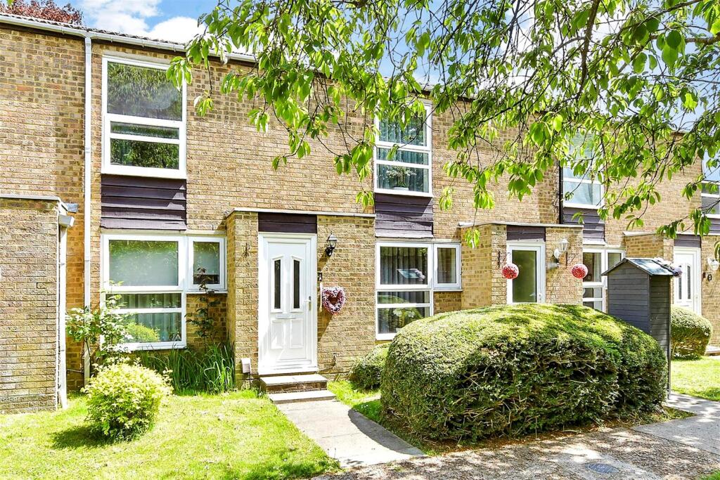Main image of property: Farm Holt, New Ash Green, Longfield, Kent