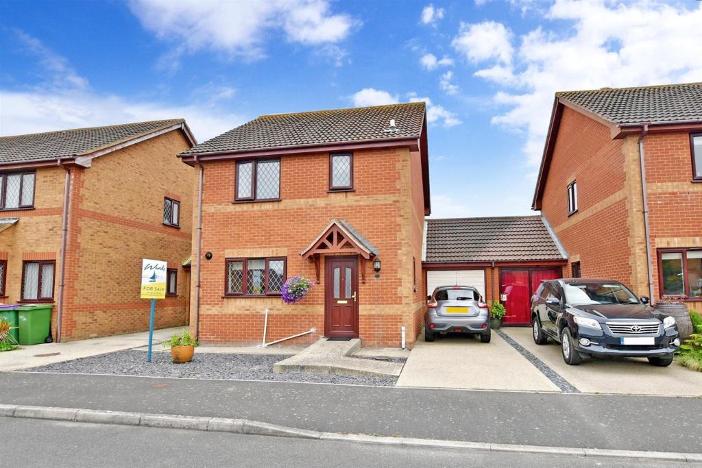 3 bedroom detached house for sale in Megan Close, Lydd, Kent, TN29