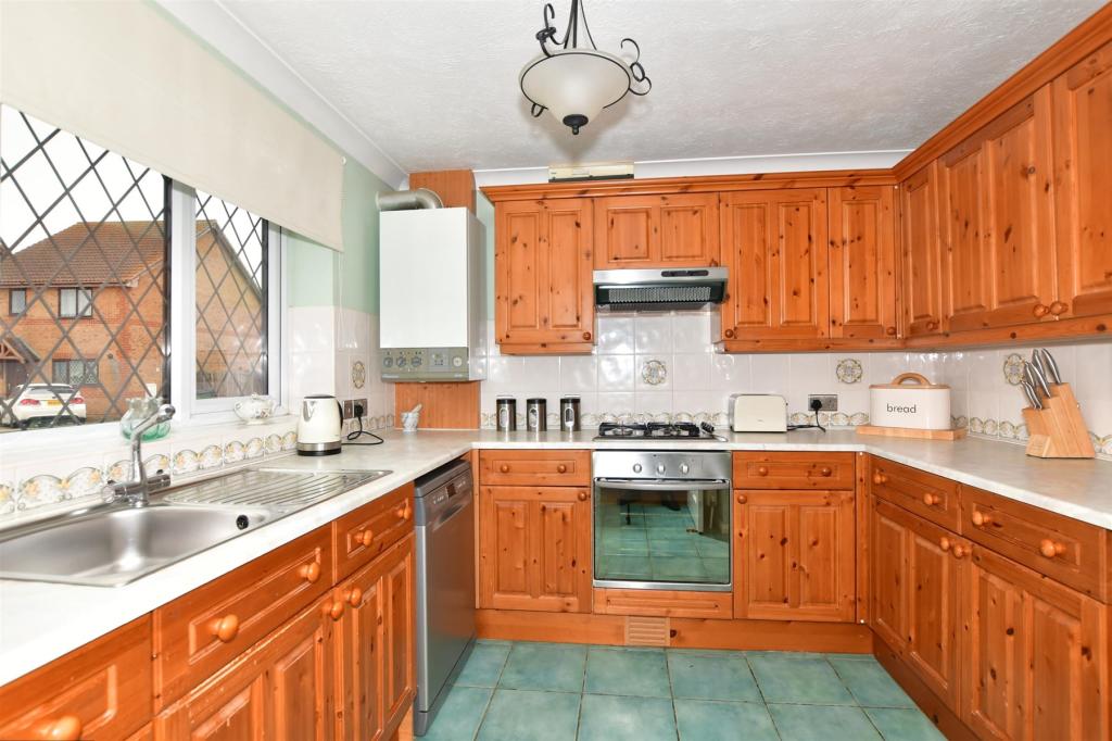 3 bedroom detached house for sale in Megan Close, Lydd, Kent, TN29