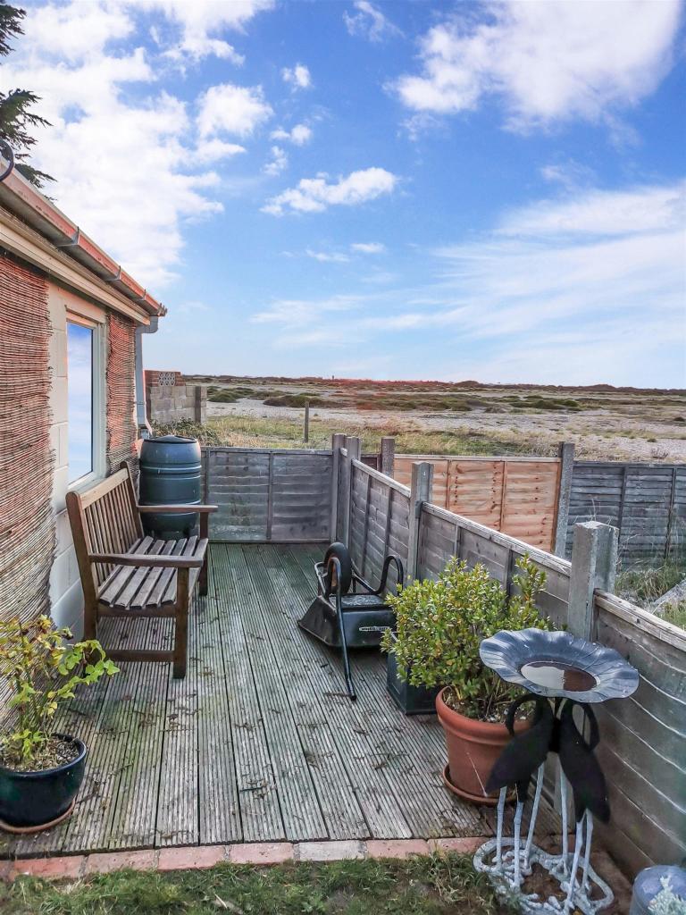 5 bedroom detached house for sale in Leonard Road, Greatstone, Kent, TN28