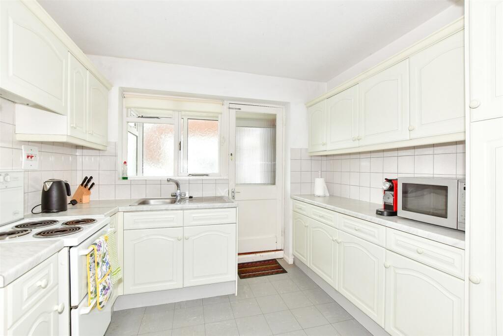 3 bedroom semidetached bungalow for sale in The Fairway, Dymchurch