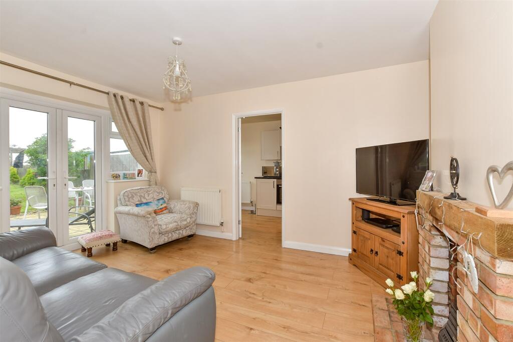 3 bedroom semidetached bungalow for sale in Merritt Road, Greatstone