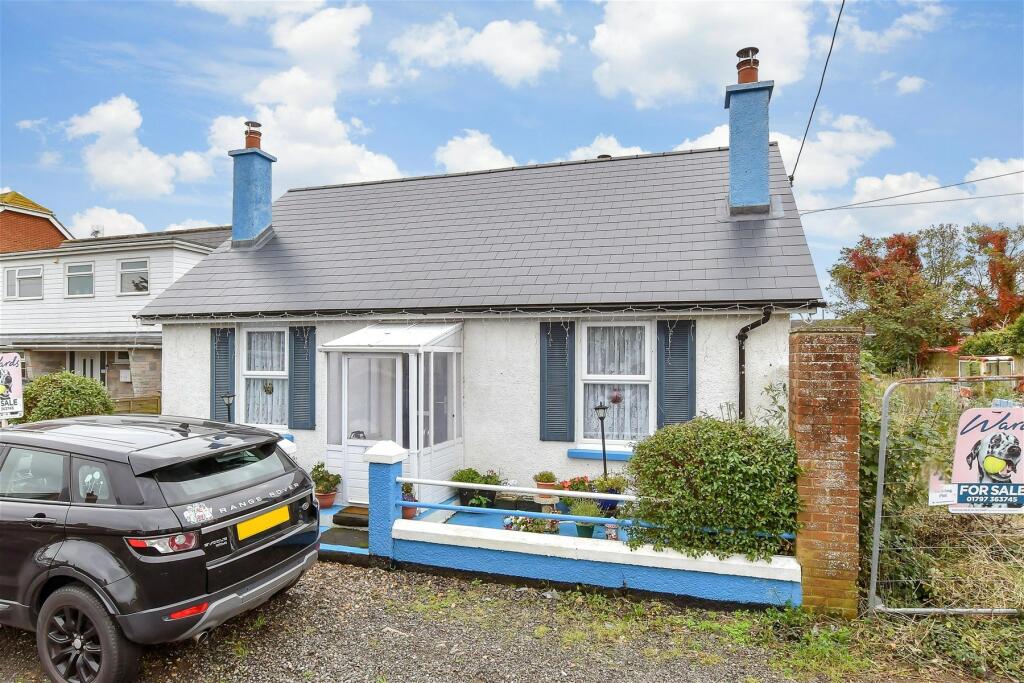 3 bedroom detached house for sale in Mill Road, Dymchurch, Romney Marsh