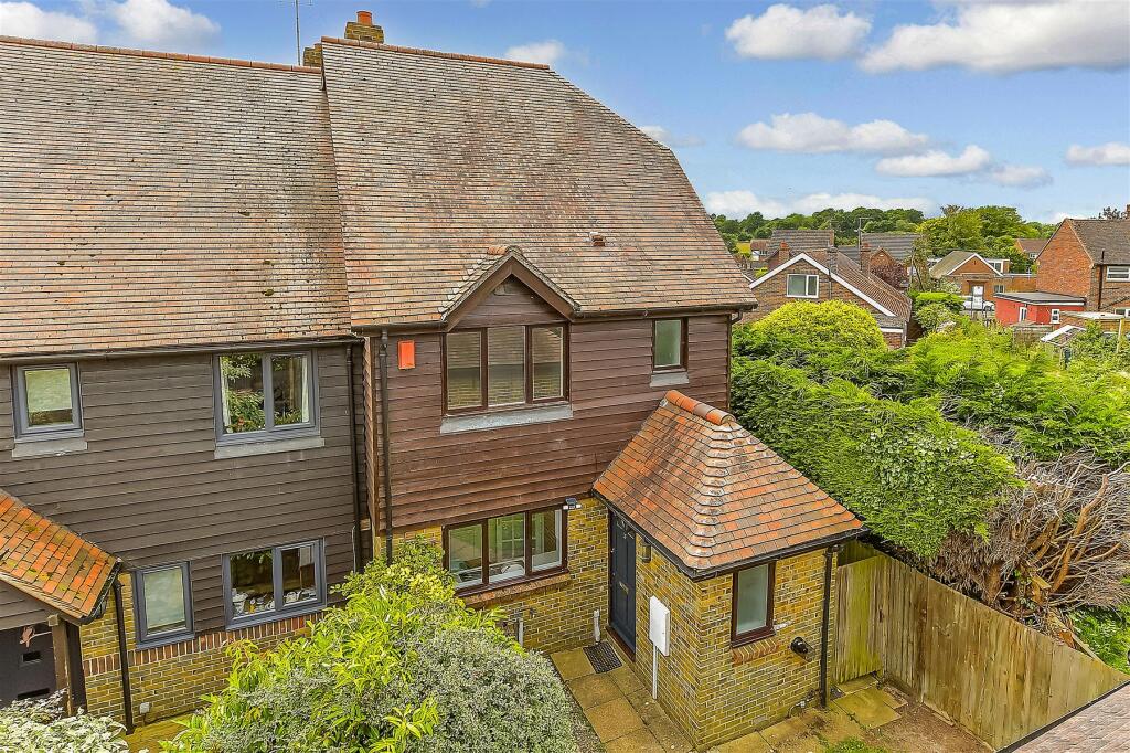 2 bedroom end of terrace house for sale in Morley Drive, Horsmonden