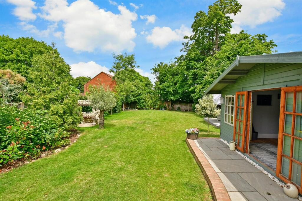 5 bedroom detached house for sale in Durham Road, Wigmore, Gillingham