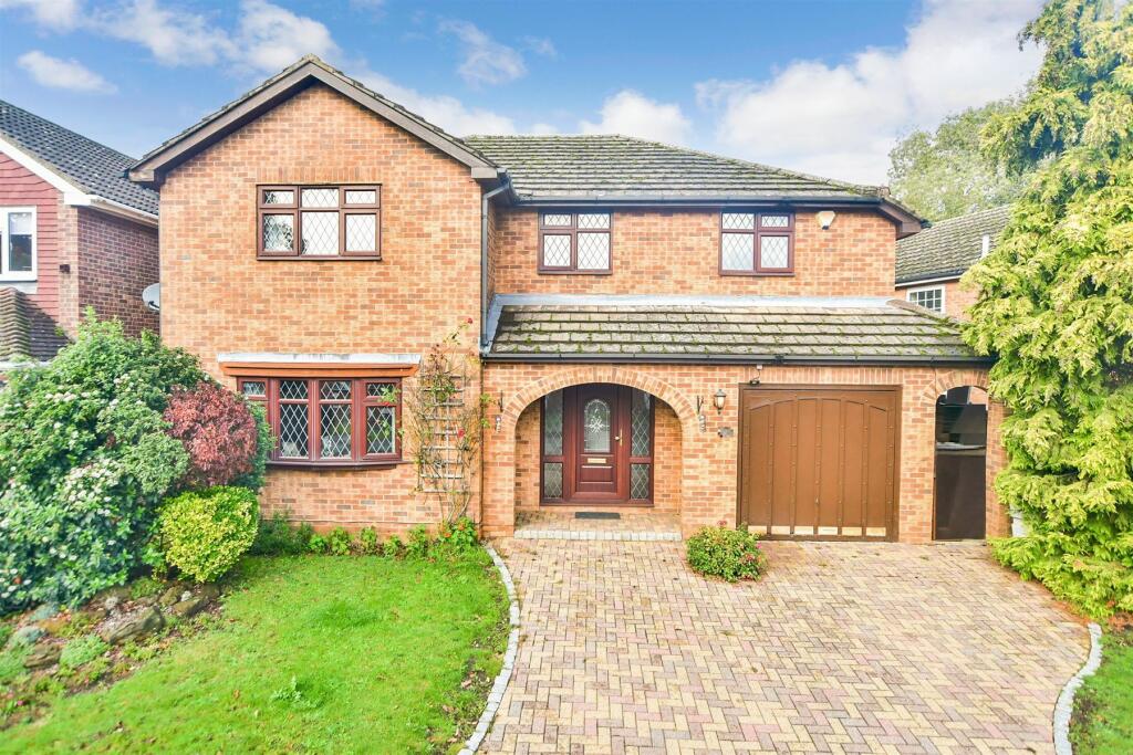 4 bedroom detached house for sale in Almond Grove, Hempstead