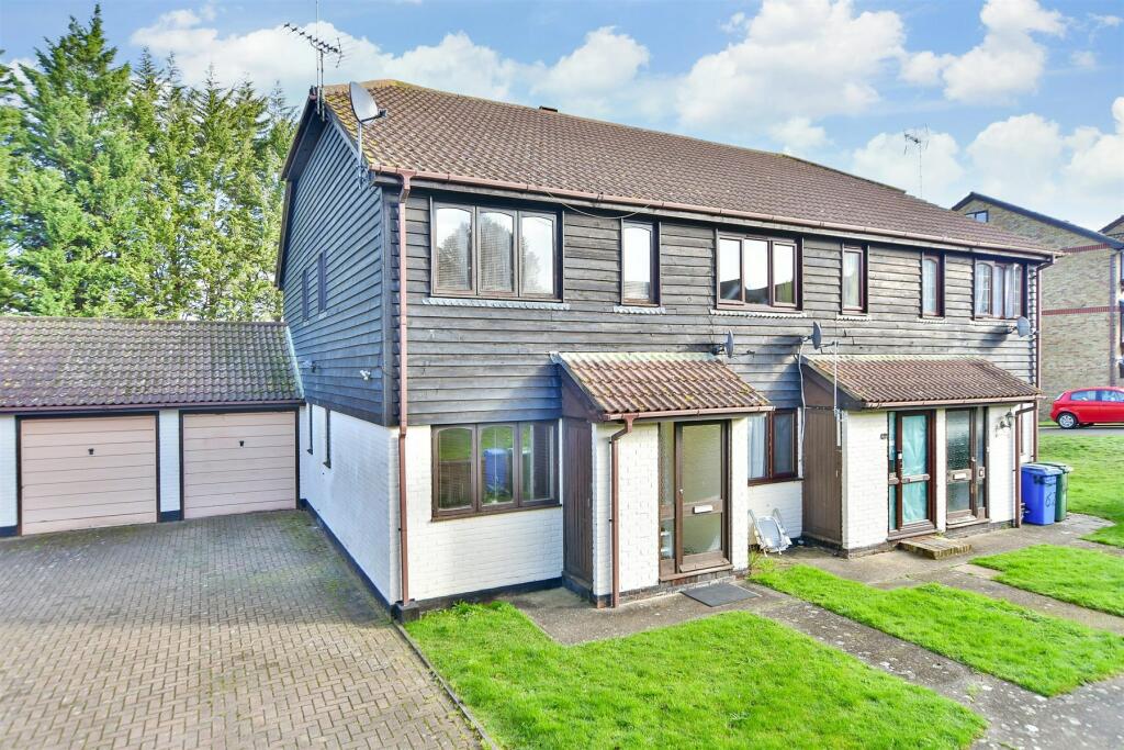1 bedroom ground floor for sale in Wickham Close, Newington
