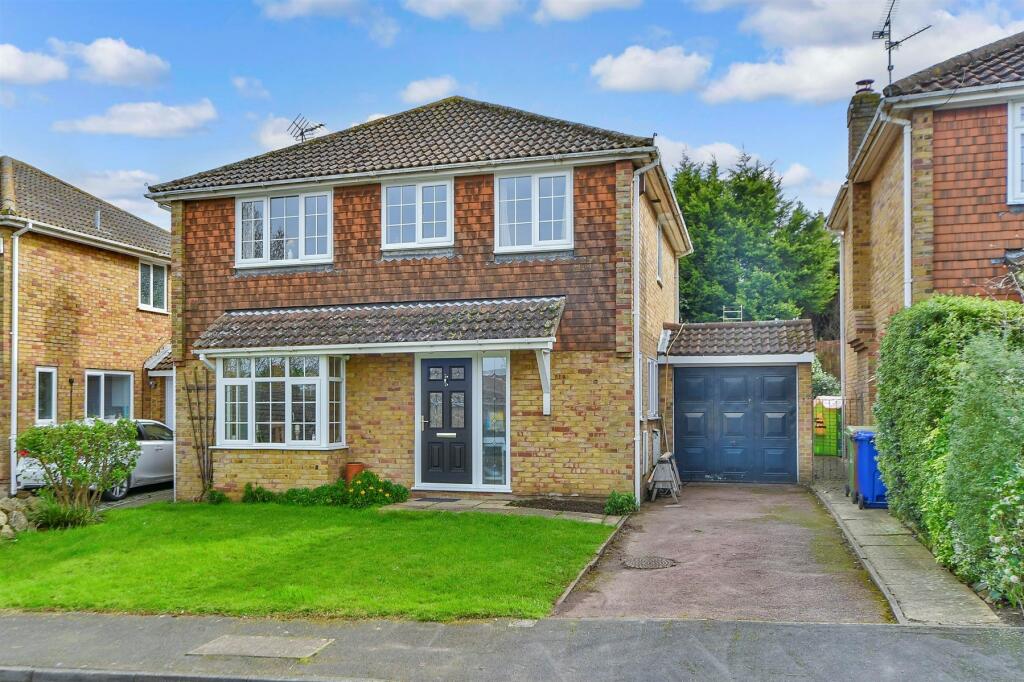 4 bedroom detached house for sale in Wickham Close, Newington