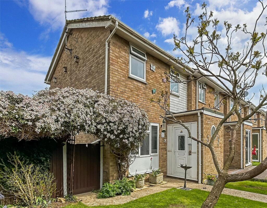 3 bedroom end of terrace house for sale in Broadway, Gillingham, Kent, ME8
