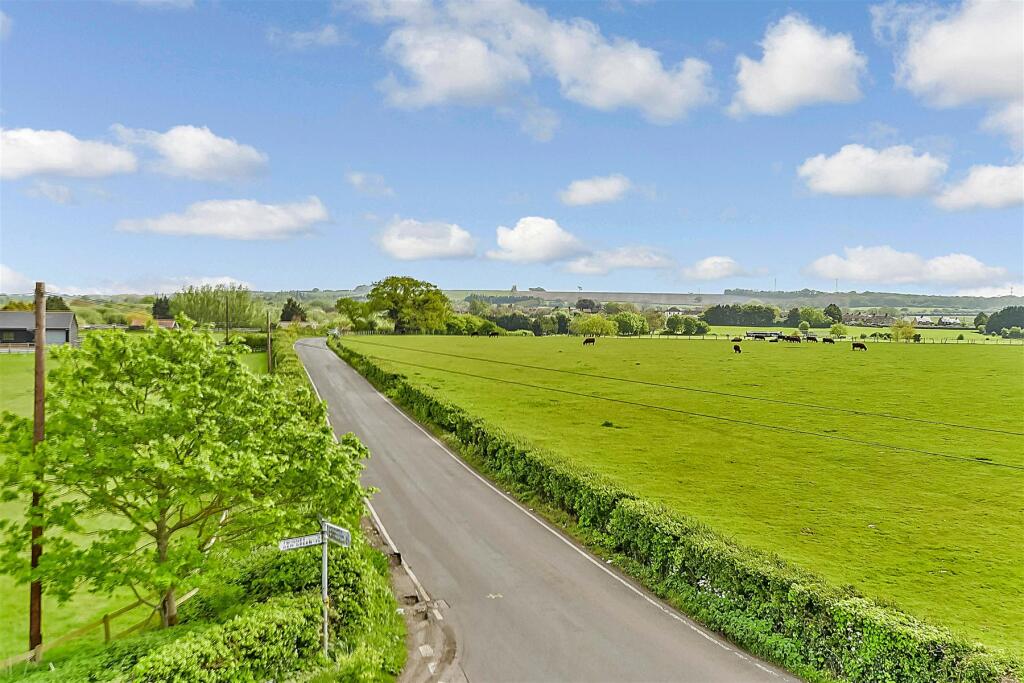 2 bedroom semidetached house for sale in Halstow Lane, Upchurch