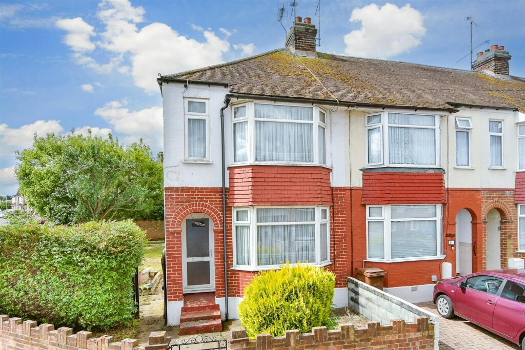 2 bedroom end of terrace house for sale in Broadway, Gillingham, Kent, ME8