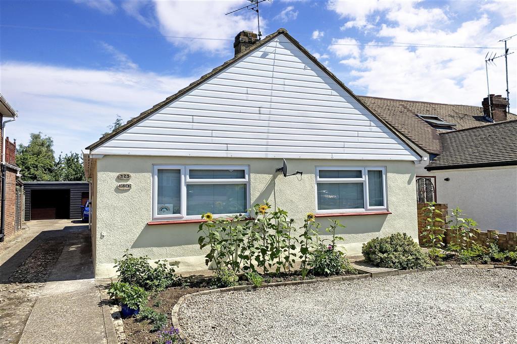 2 bedroom detached bungalow for sale in Lower Rainham Road, Rainham