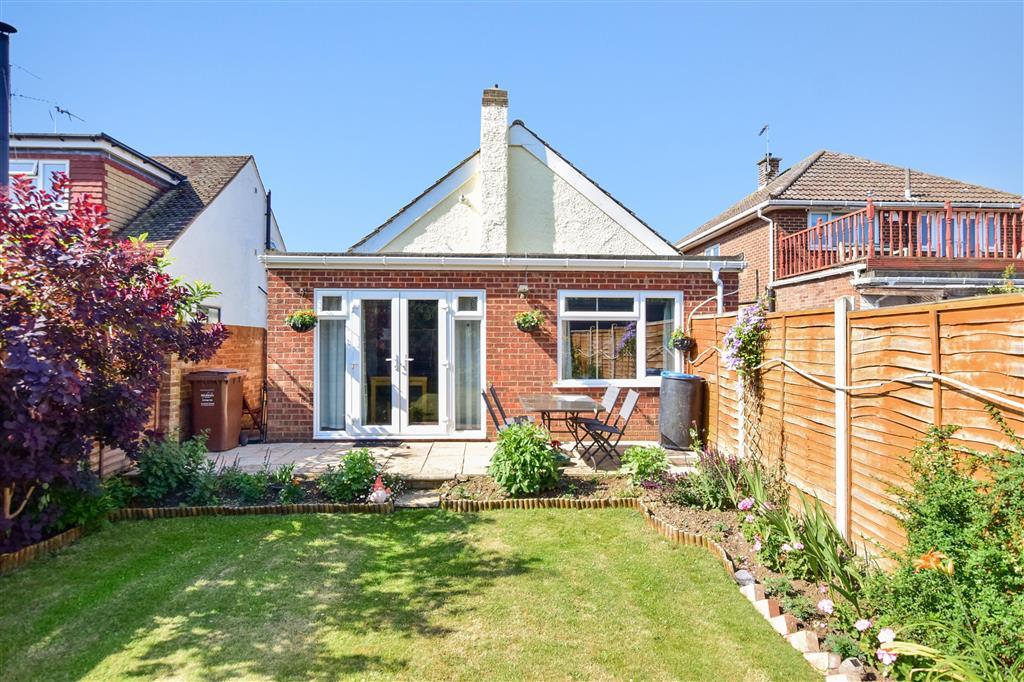 2 bedroom detached bungalow for sale in Lower Rainham Road, Rainham