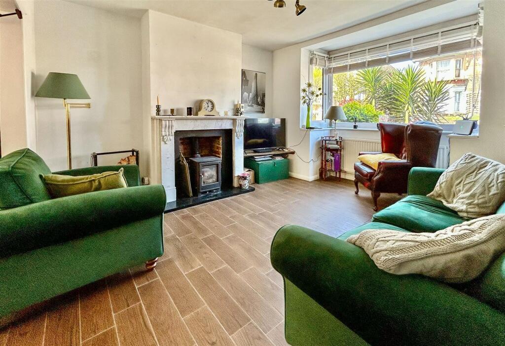 4 bedroom semidetached house for sale in Hollicondane Road, Ramsgate