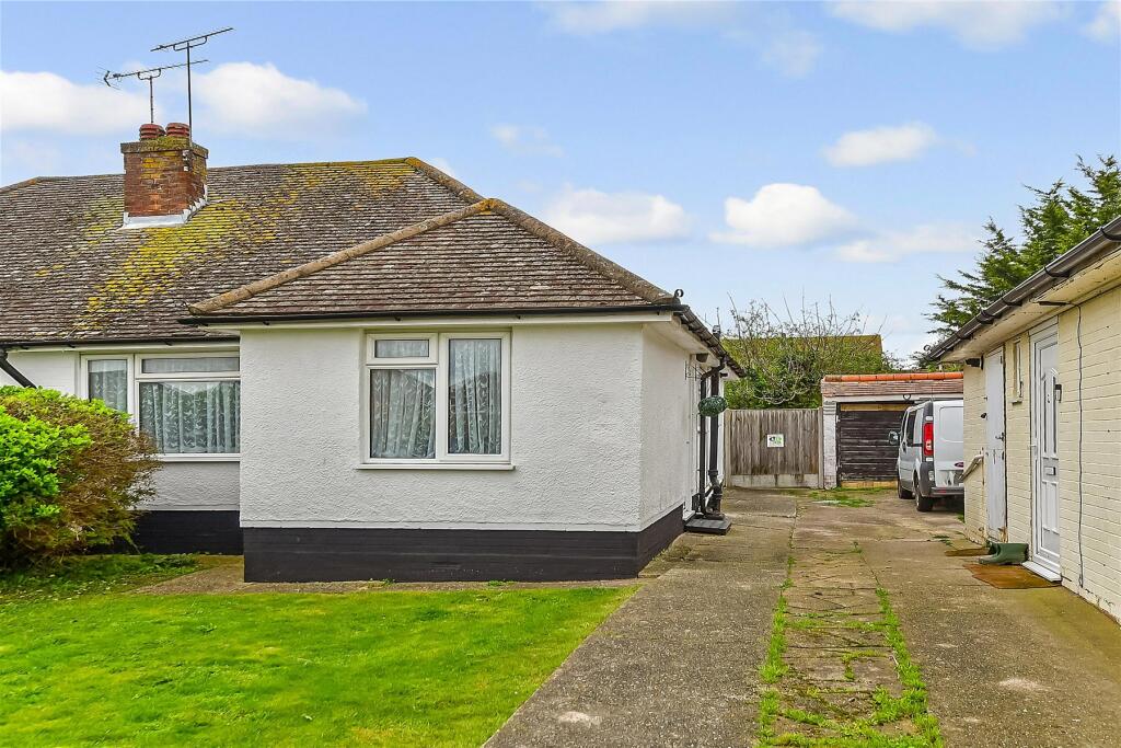 2 bedroom semidetached bungalow for sale in Vine Close, Ramsgate, Kent