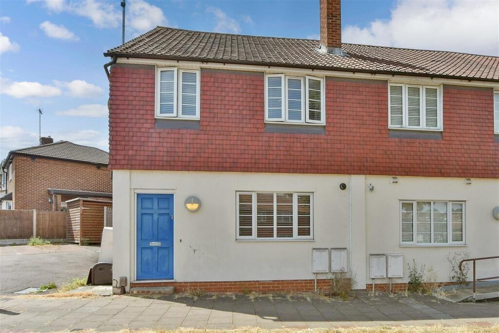 Main image of property: Central Parade, Rochester, Kent