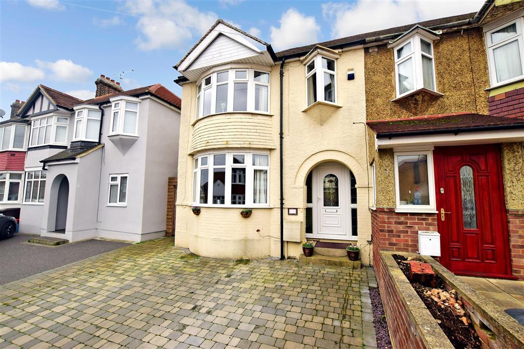 3 bedroom semidetached house for sale in Blaker Avenue, Rochester