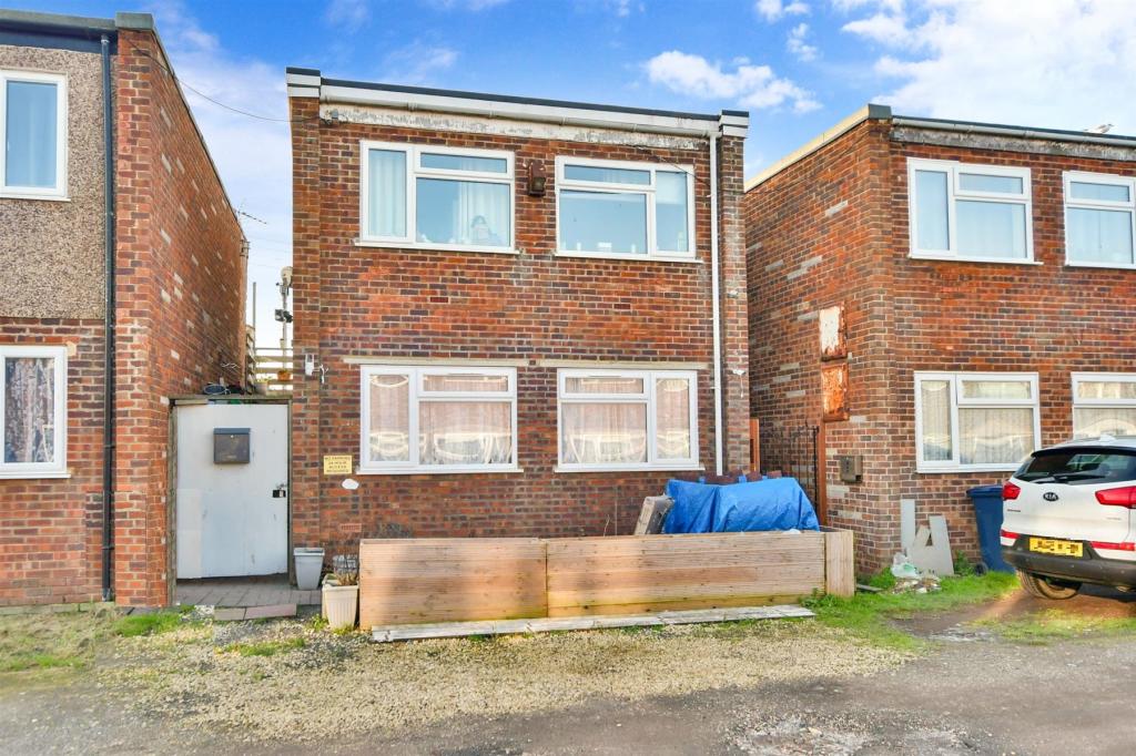 2 bedroom flat for sale in Manor Way, LeysdownOnSea, Sheerness, Kent