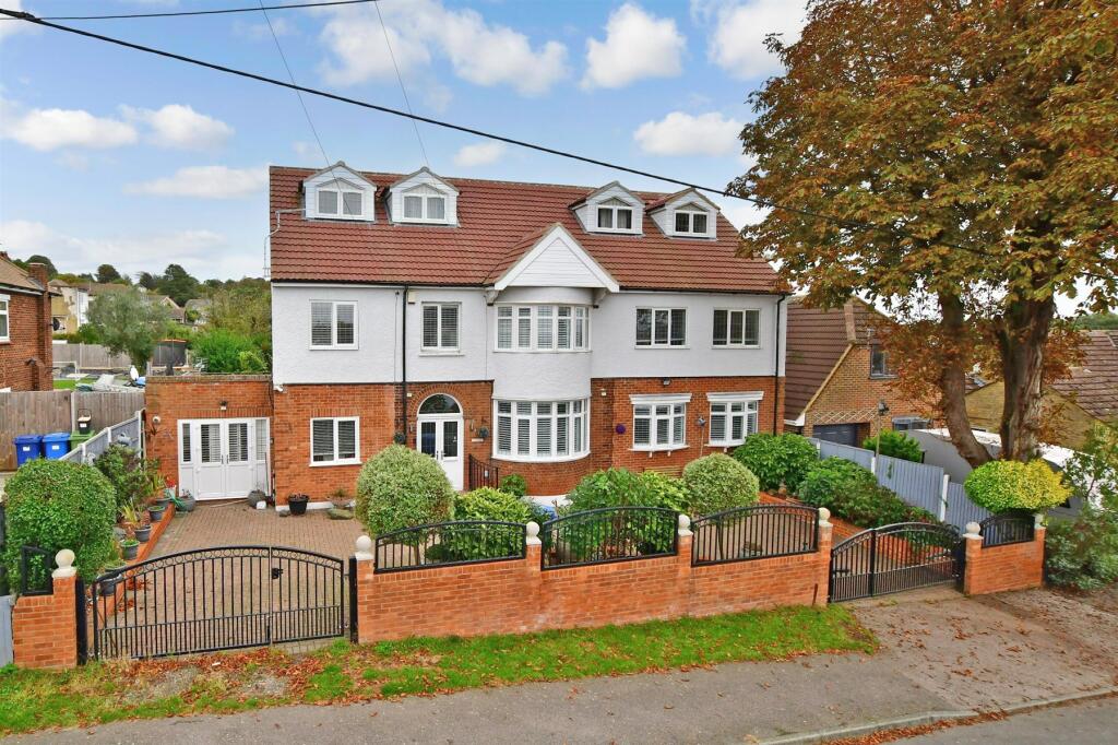 5 bedroom detached house for sale in Glenwood Drive, Minster On Sea