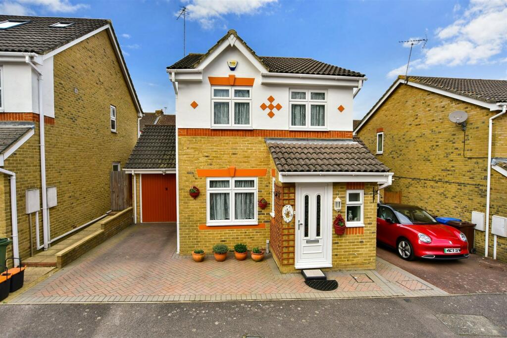 3 bedroom detached house for sale in Nativity Close, Sittingbourne