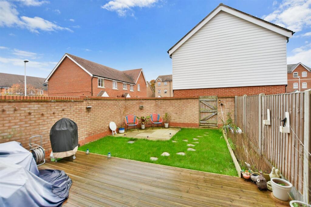 3 bedroom semidetached house for sale in Clifford Crescent