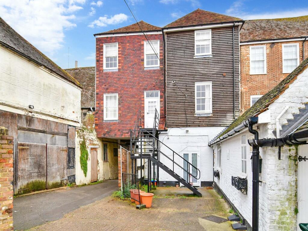 1 bedroom flat for sale in High Street, Milton Regis, Sittingbourne