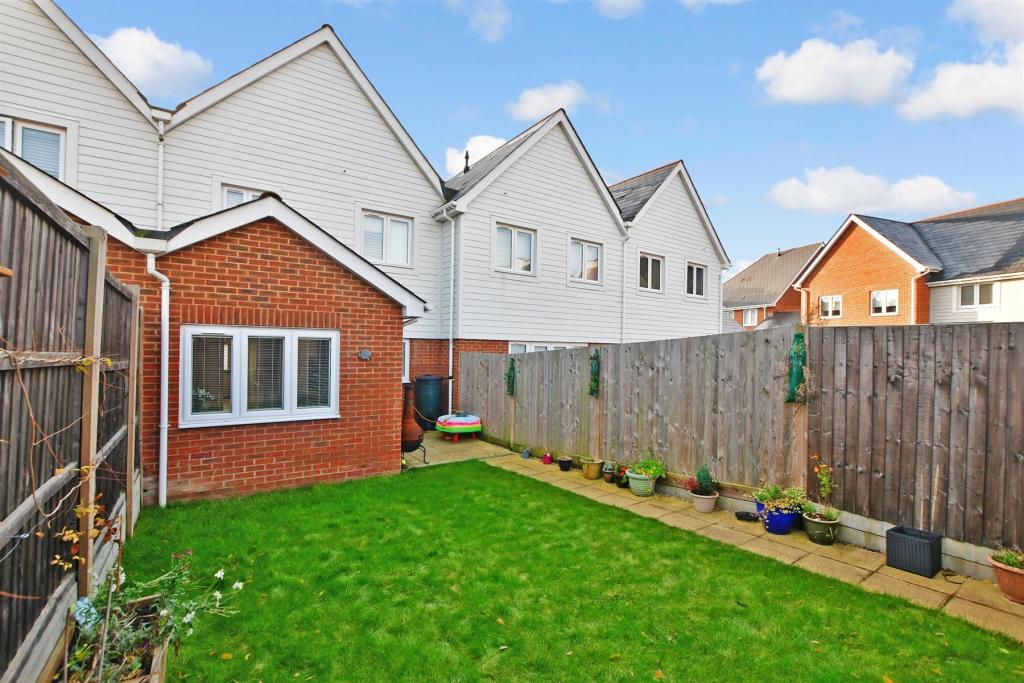 3 bedroom terraced house for sale in Amisse Drive, Snodland, Kent, ME6
