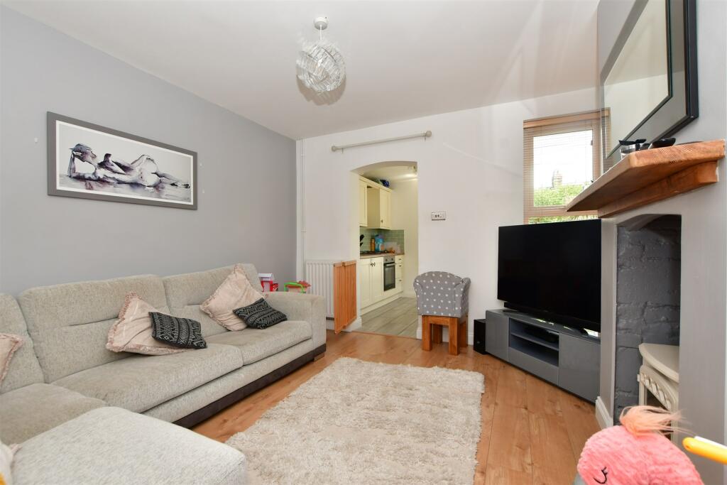 3 bedroom end of terrace house for sale in Bramley Road, Snodland, Kent
