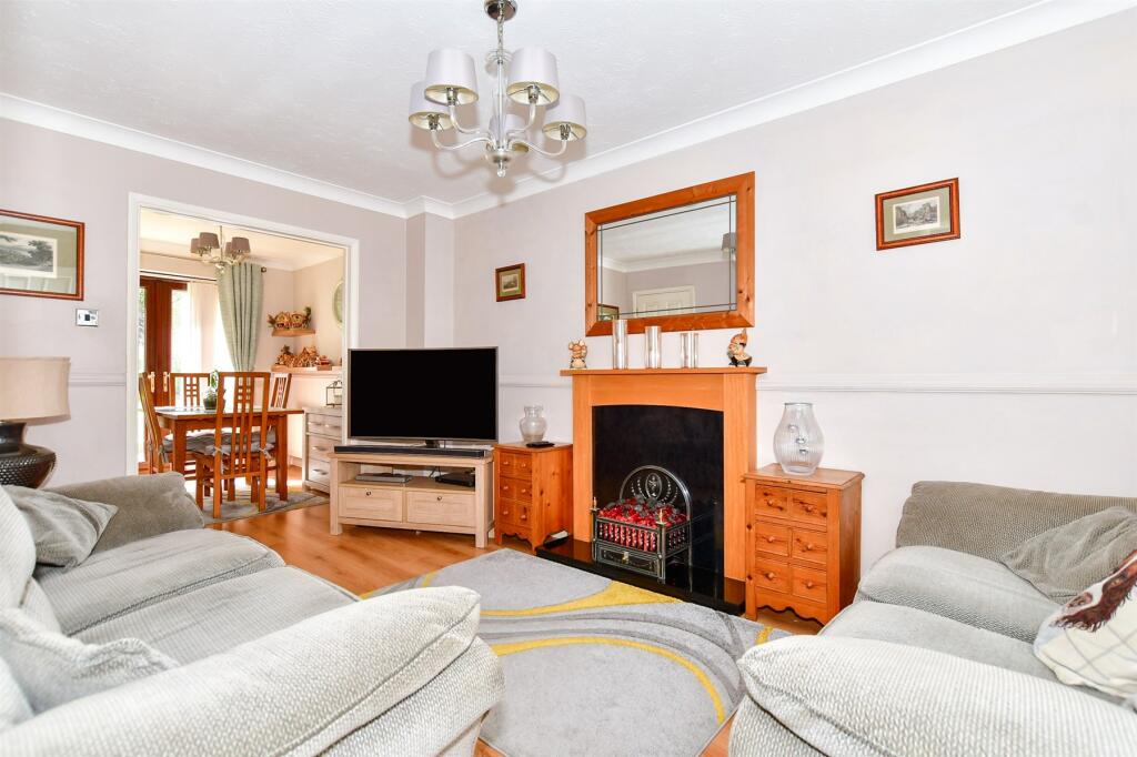 2 bedroom semidetached house for sale in Low Meadow, Halling, Kent, ME2