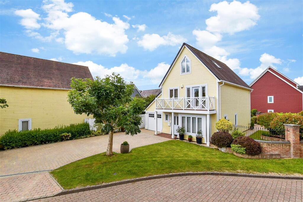 Main image of property: Alisander Close, Snodland, Kent