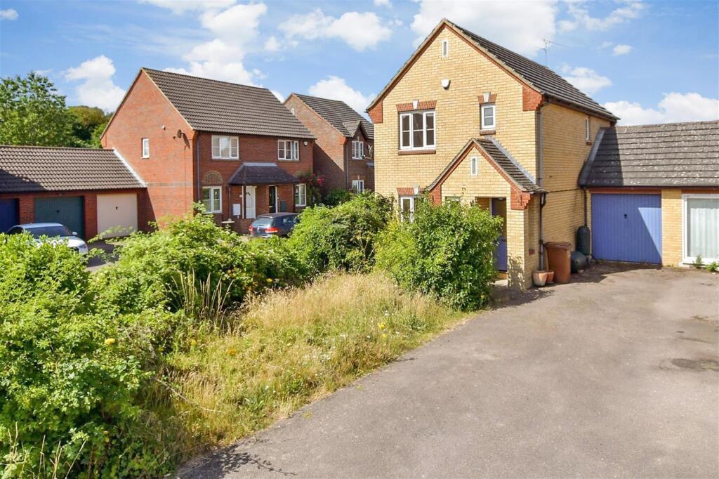 Main image of property: Howlsmere Close, Halling, Rochester, Kent