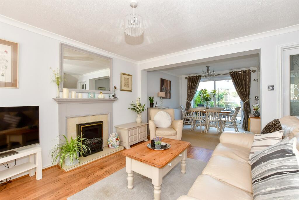 3 bedroom detached house for sale in Poyntell Road, Staplehurst