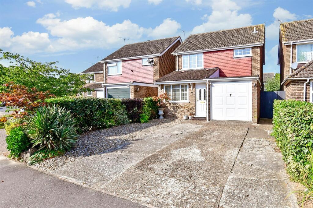 3 bedroom detached house for sale in Poyntell Road, Staplehurst