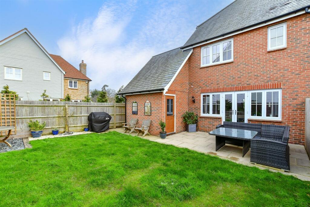 2 bedroom semidetached house for sale in Blossom Way, Marden