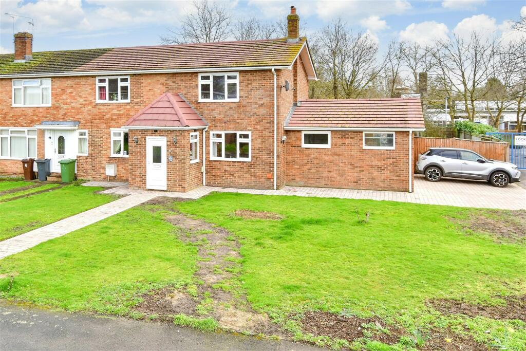 4 bedroom semidetached house for sale in Bower Walk, Staplehurst