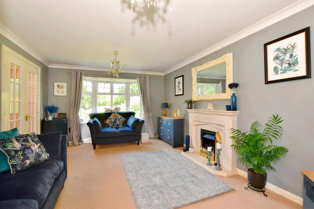 4 bedroom detached house for sale in Further Field, Staplehurst