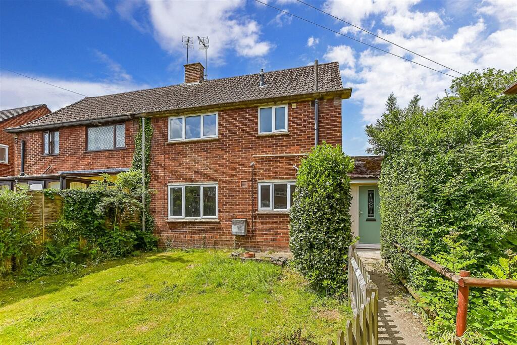 3 bedroom semidetached house for sale in Willow Crescent, Staplehurst