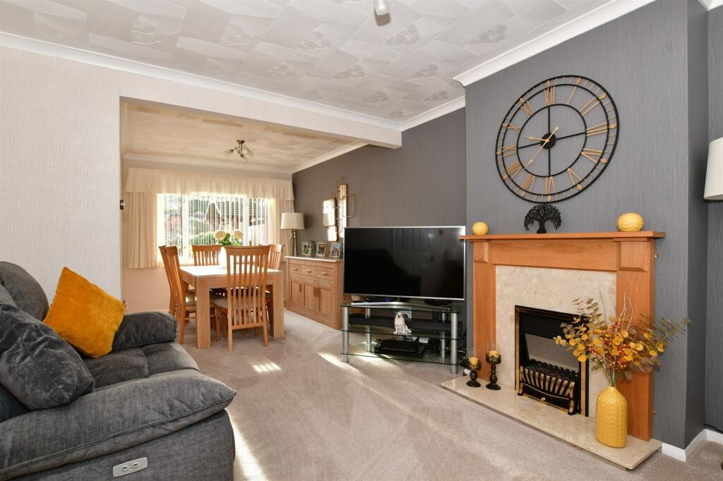 3 bedroom semidetached house for sale in Brompton Farm Road, Strood