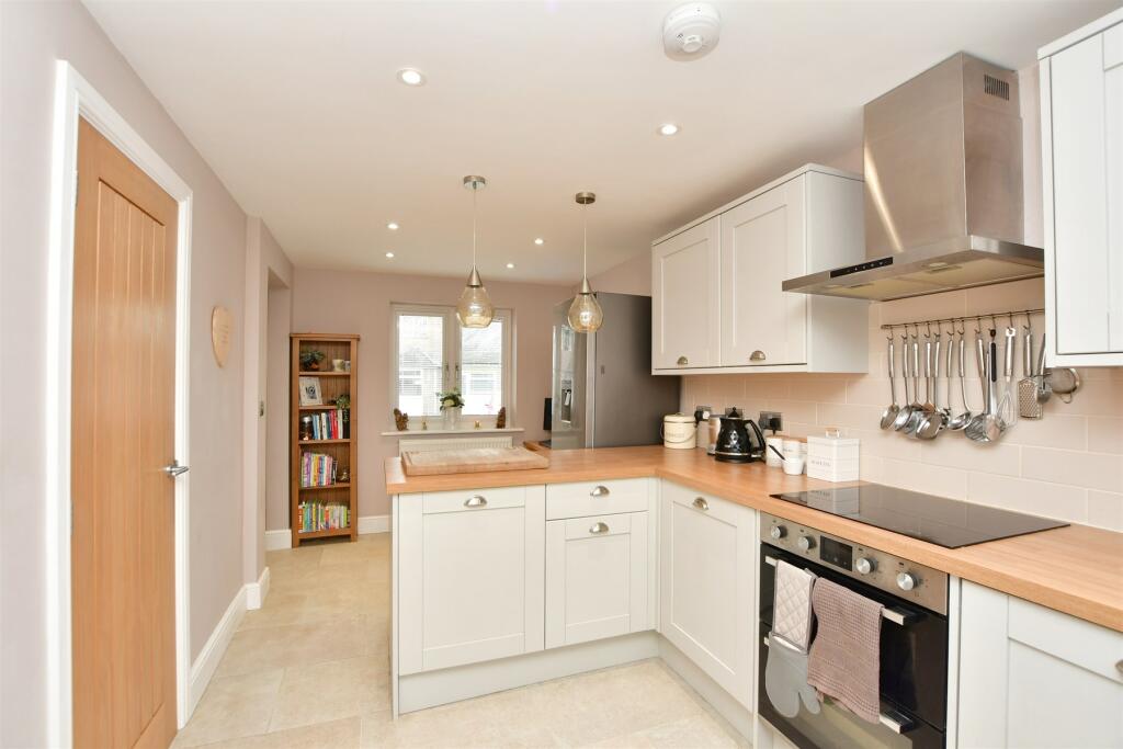 2 bedroom detached house for sale in Doggetts Row, Isle Of Grain