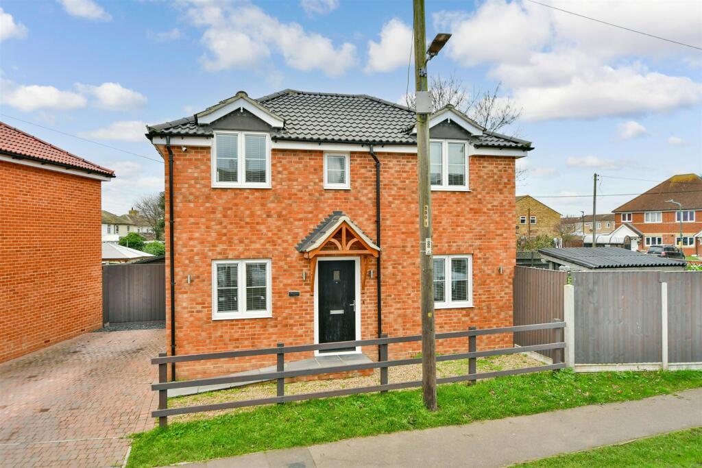 2 bedroom detached house for sale in Doggetts Row, Isle Of Grain