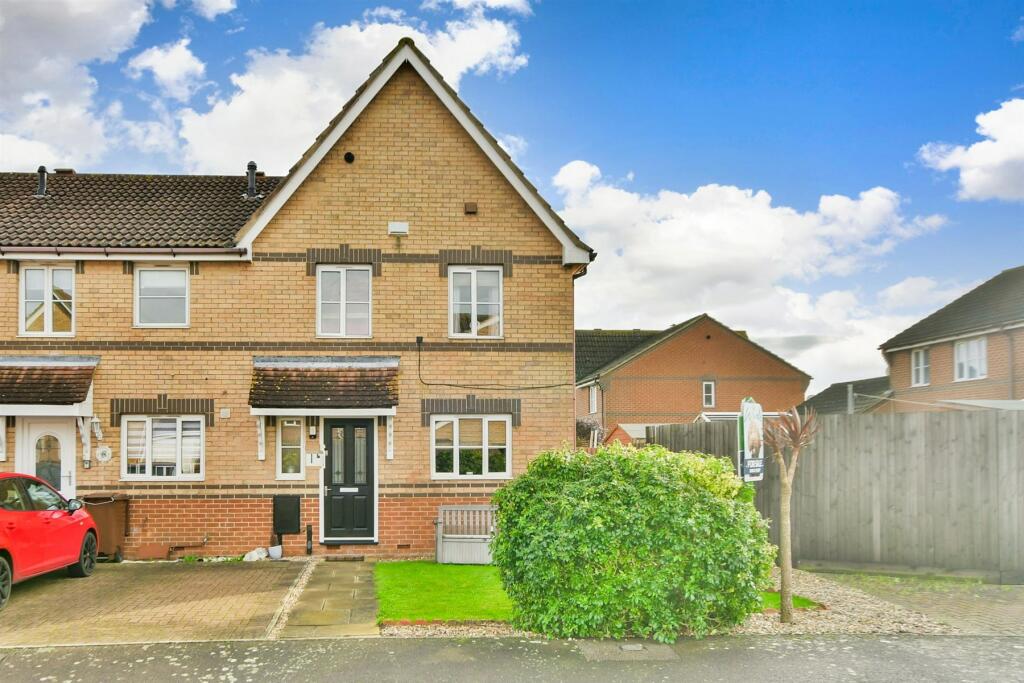 3 bedroom end of terrace house for sale in Leaman Close, High Halstow
