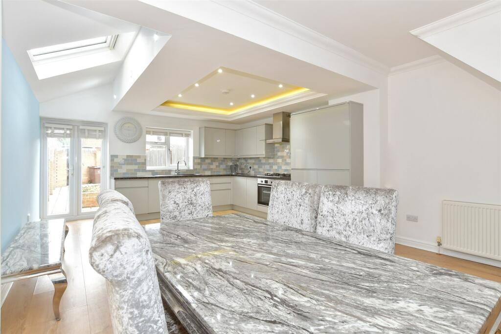 3 bedroom semidetached house for sale in Church Street, Cliffe, Kent