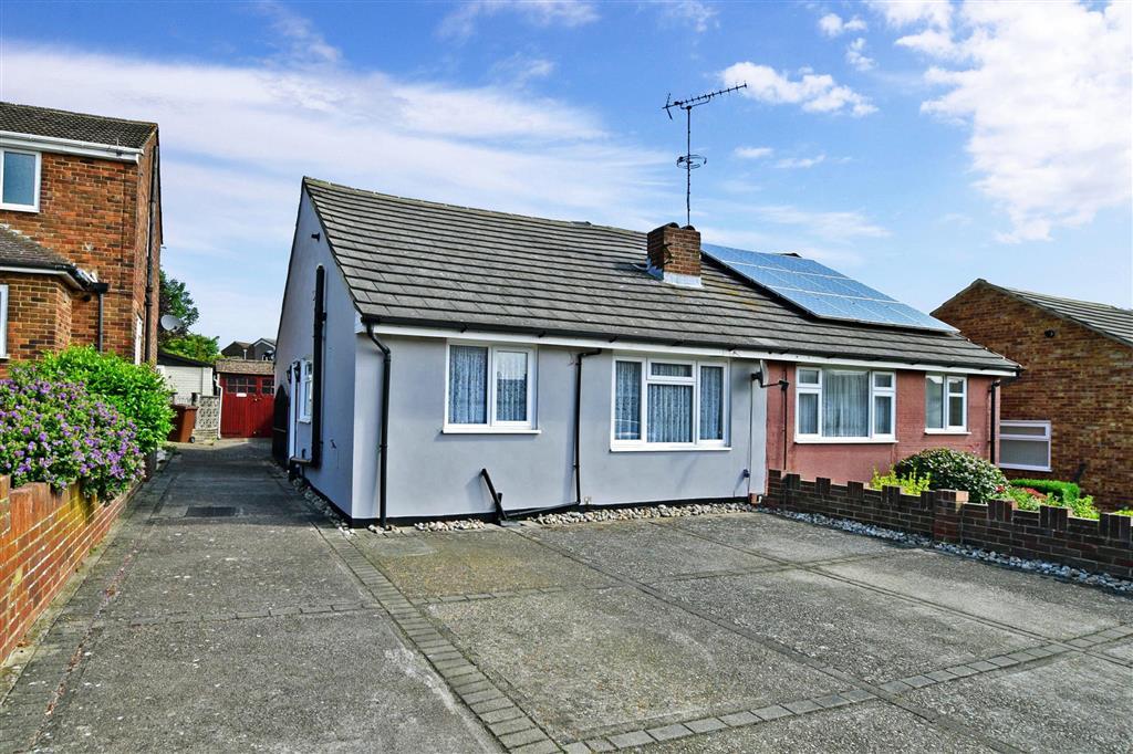 2 bedroom semidetached bungalow for sale in Winston Road, Strood