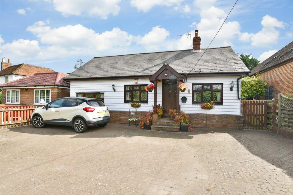 3 bedroom chalet for sale in Headcorn Road, Biddenden, Ashford, Kent, TN27