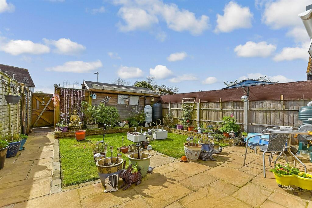 2 bedroom terraced house for sale in Jubilee Field, Wittersham