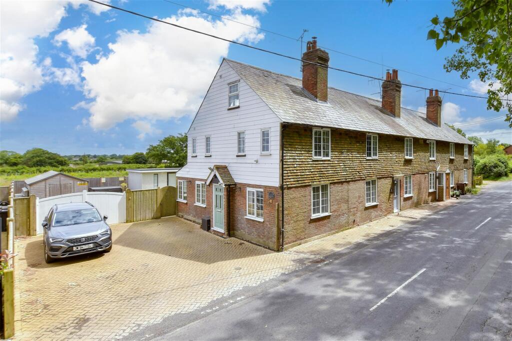 4 bedroom end of terrace house for sale in Smallhythe Road, Tenterden