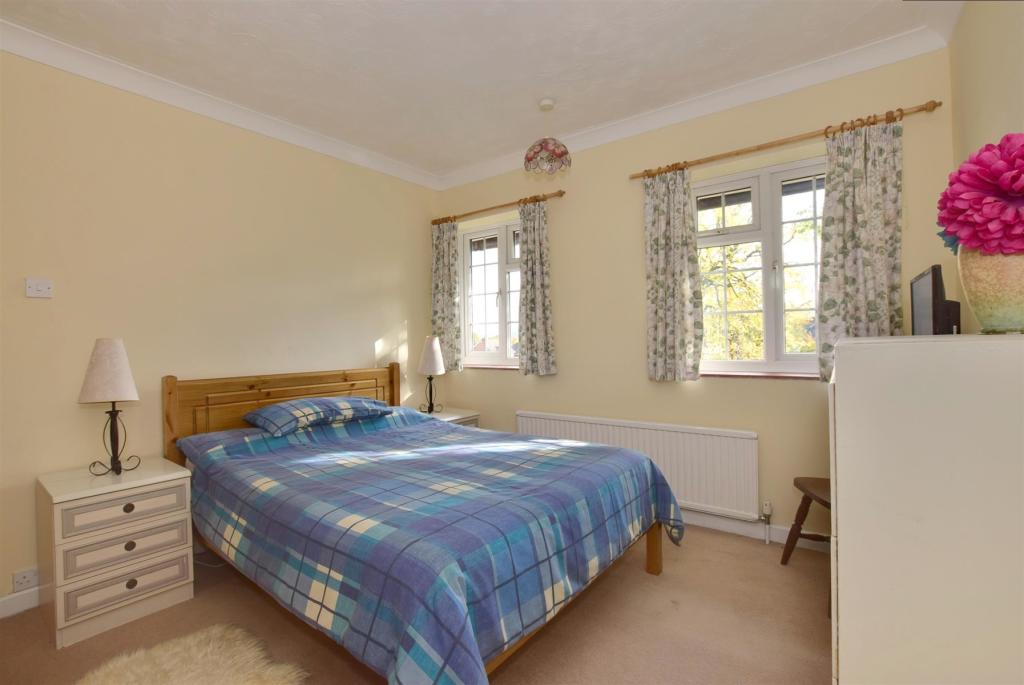 3 bedroom semidetached house for sale in Lodge Oak Lane, Tonbridge