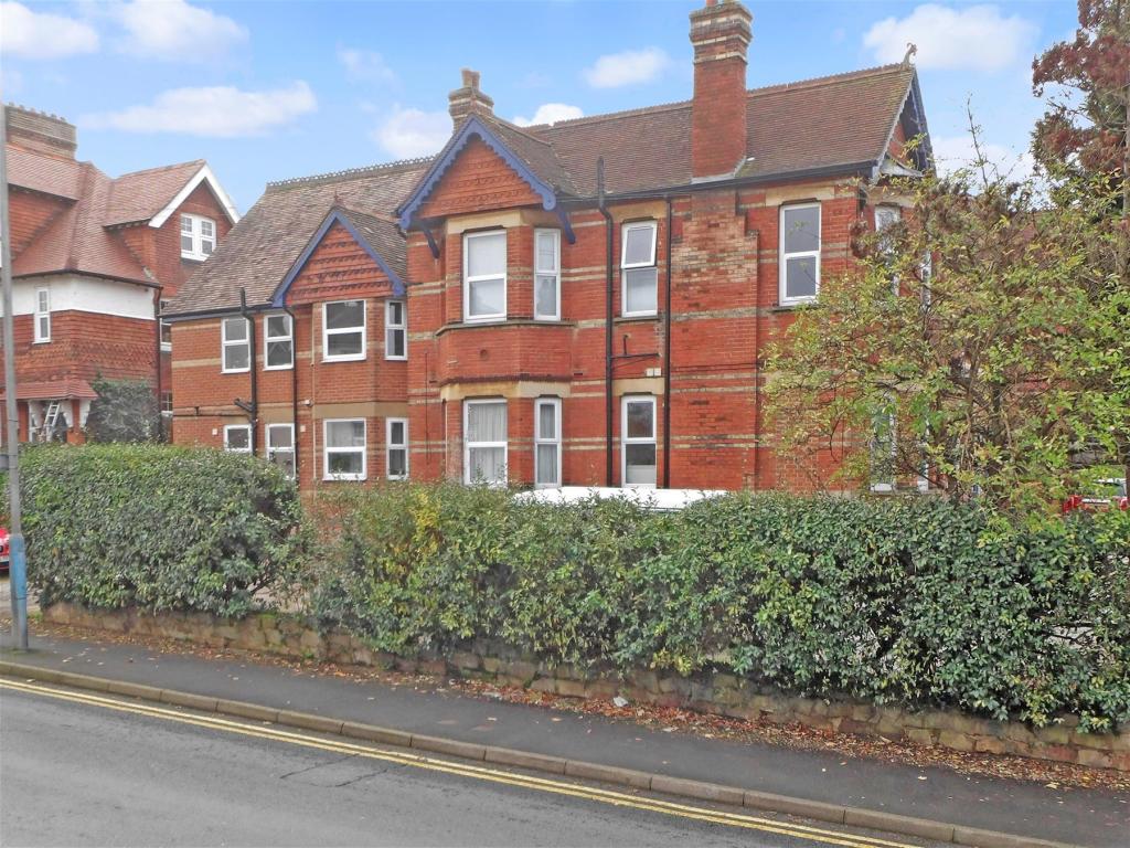 Studio flat for sale in The Drive, Tonbridge, Kent, TN9