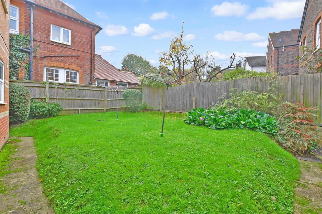 Studio flat for sale in The Drive, Tonbridge, Kent, TN9